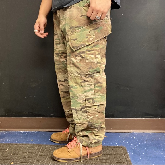 Military Issue Cargo Camo Pants - Picture 2 of 6